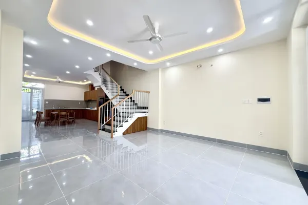 Дом, 3 спальни · 260 м²