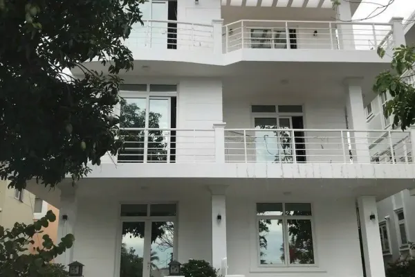 Вилла, 4 спальни · 320 м²