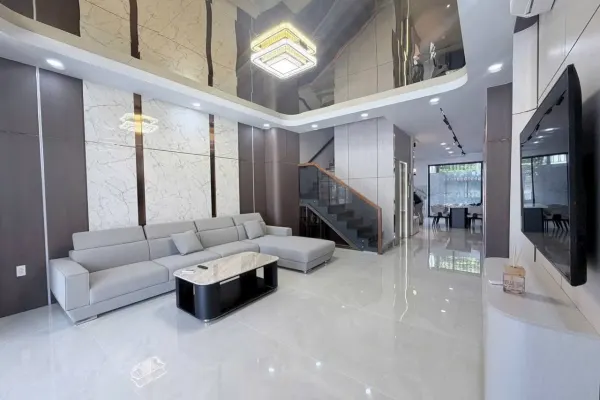 Дом, 3 спальни · 270 м²
