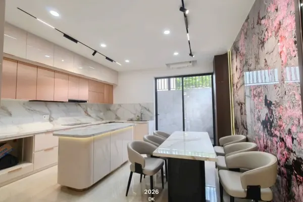 Дом, 3 спальни · 270 м² 3