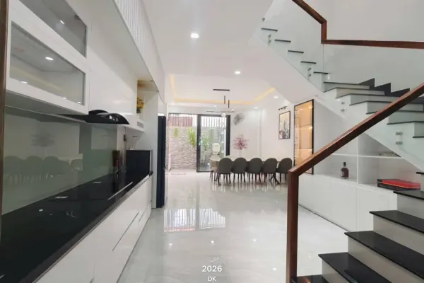 Дом, 3 спальни · 270 м² 2