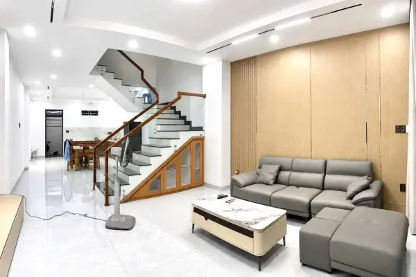 Дом, 4 спальни · 270 м²