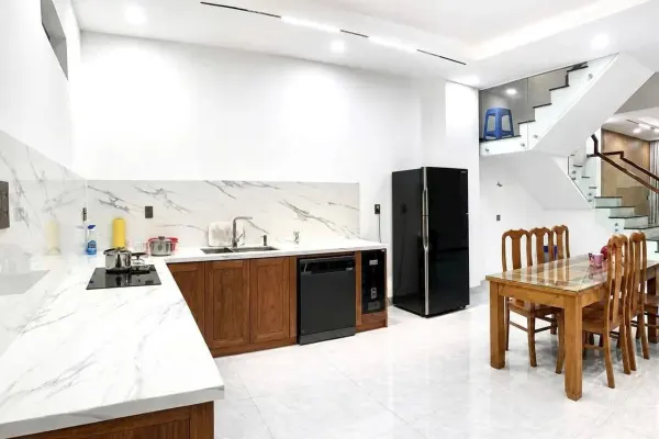 Дом, 4 спальни · 270 м² 2