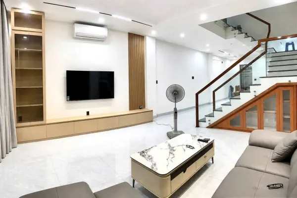 Дом, 4 спальни · 270 м² 3