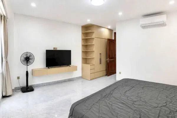 Дом, 4 спальни · 270 м² 4