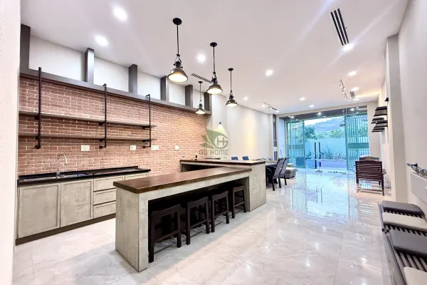 House, 3 спальни, 300.00 м² 2