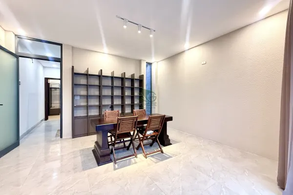House, 3 спальни, 300.00 м² 4