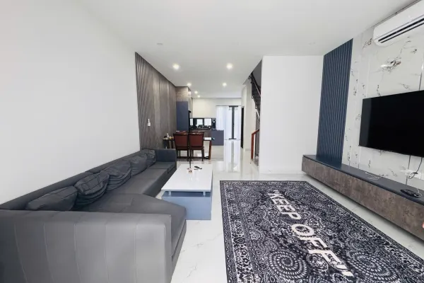 House, 3 спальни, 270.00 м²