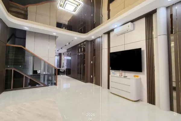 Дом, 3 спальни · 270 м²