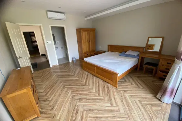 Дом, 4 спальни · 270 м² 3