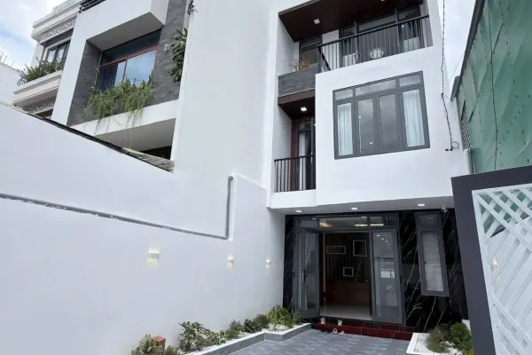 Дом, 3 спальни · 250 м²