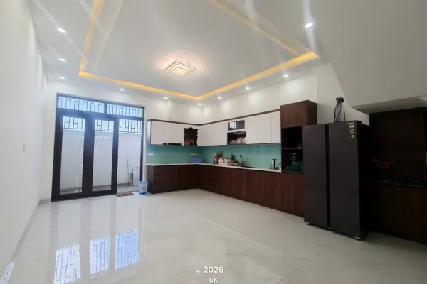 Дом, 3 спальни · 270 м² 3