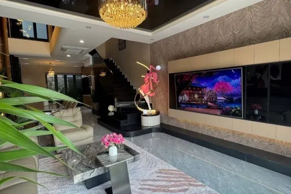 Дом, 3 спальни · 270 м²