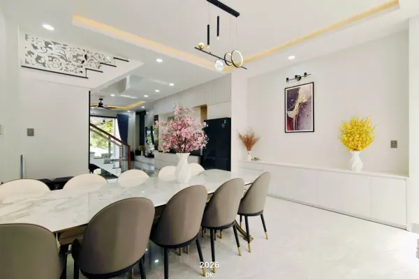 Дом, 3 спальни · 270 м² 3