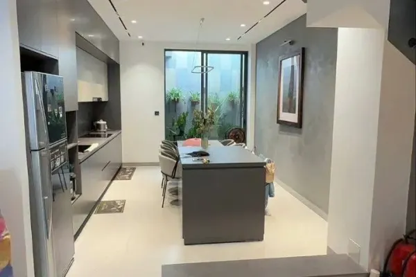 Дом, 4 спальни · 100 м² 4