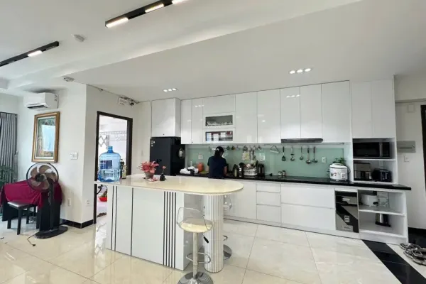Квартира, 3 спальни · 160 м² 2