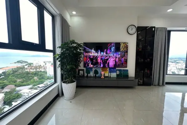 Квартира, 3 спальни · 160 м² 3