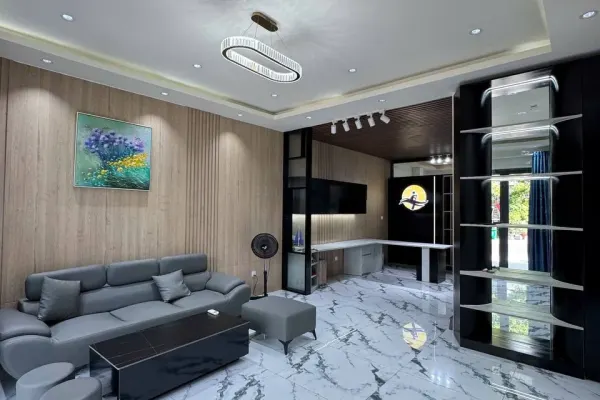 Дом, 3 спальни · 270 м²