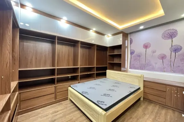 Дом, 4 спальни · 400 м² 5