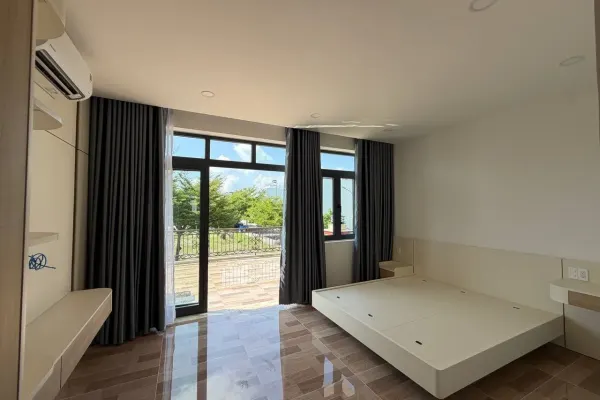 Дом, 4 спальни · 270 м² 3
