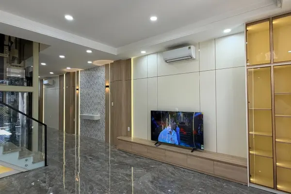 Дом, 4 спальни · 270 м² 6