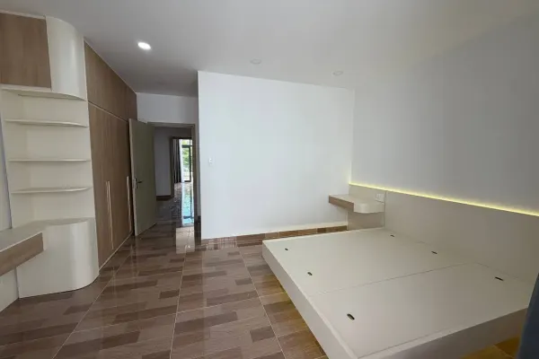 Дом, 4 спальни · 270 м² 7