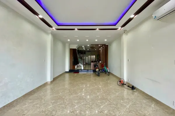 Дом, 4 спальни · 300 м² 3
