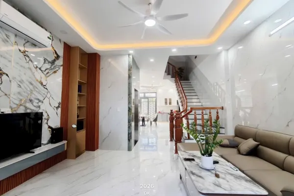Дом, 3 спальни · 240 м² 2