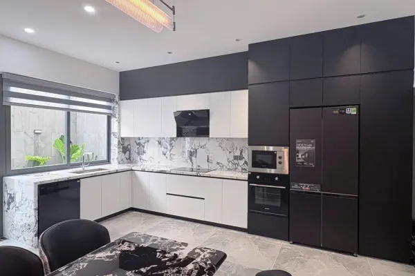 Дом, 3 спальни · 270 м²