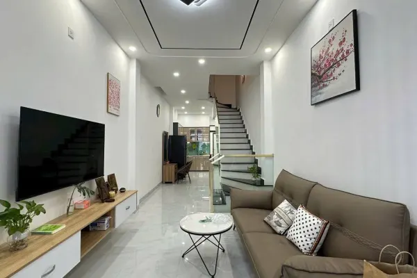 Дом, 3 спальни · 180 м²