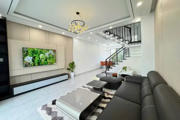 Дом, 3 спальни · 270 м²