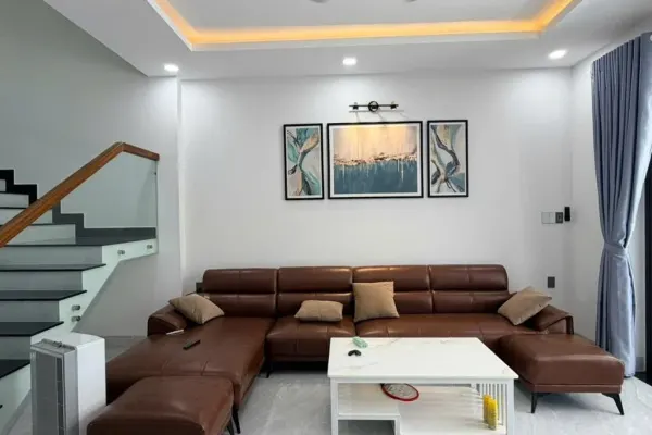 Дом, 3 спальни · 270 м²