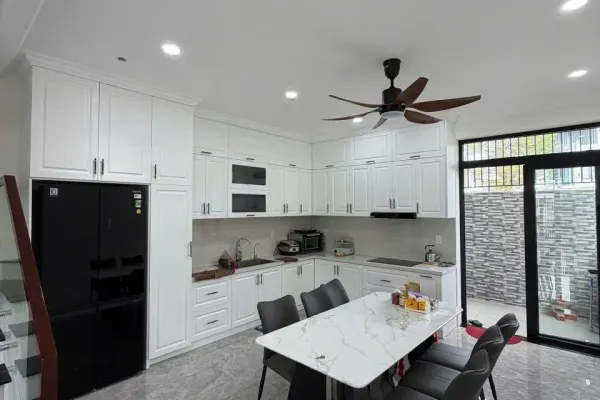 Дом, 3 спальни · 250 м² 3