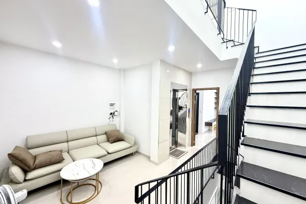 Дом, 3 спальни · 400 м²