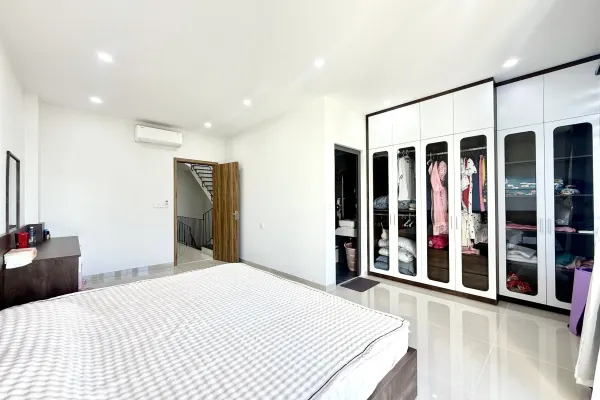 Дом, 3 спальни · 400 м² 3