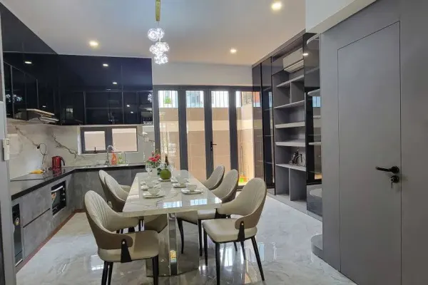 Дом, 4 спальни · 270 м² 2