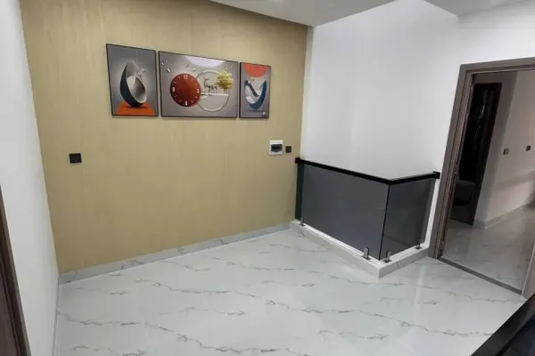 Дом, 4 спальни · 300 м² 4