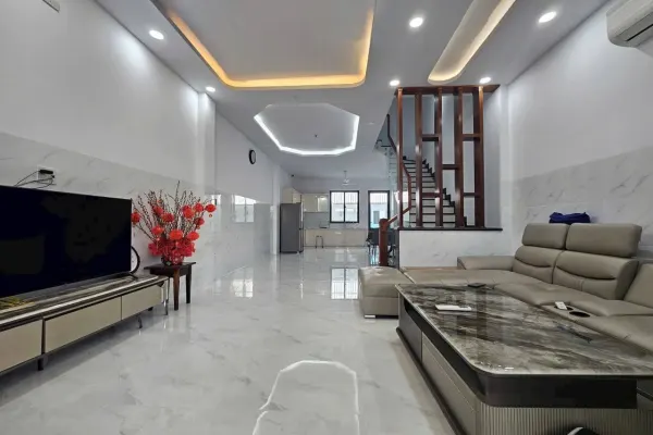 House, 3 спальни, 270.00 м²