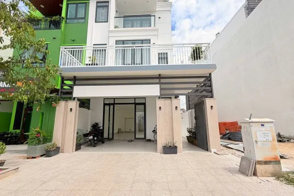 Квартира, 2 спальни · 90 м²