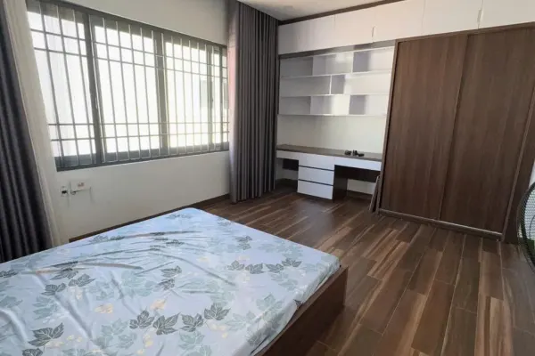 Дом, 3 спальни · 270 м²