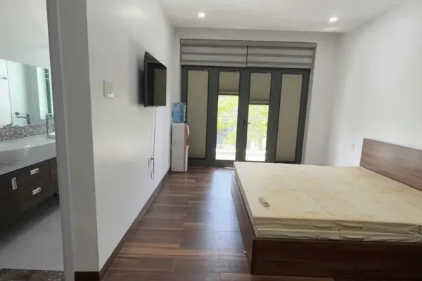 Дом, 3 спальни · 270 м² 3