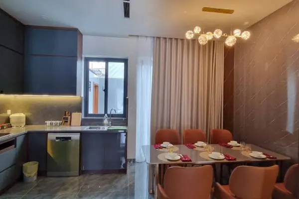 Дом, 4 спальни · 270 м² 5