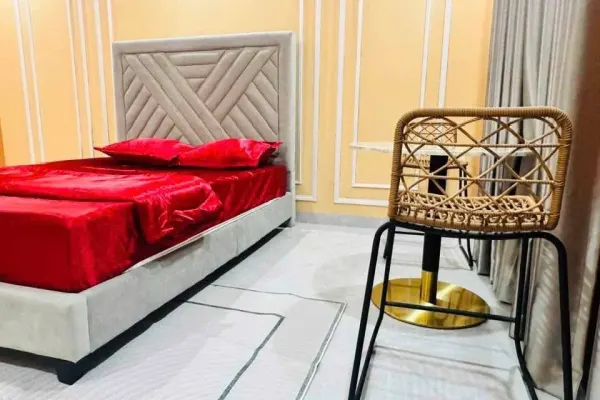 Дом, 5 спален · 300 м²