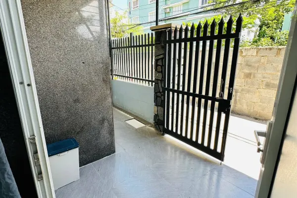 Дом, 4 спальни · 250 м²