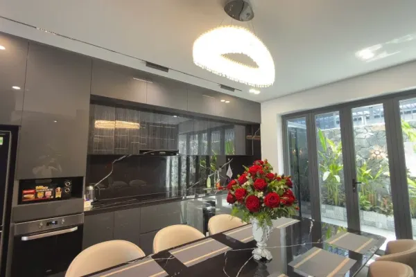 House, 3 спальни, 270.00 м²