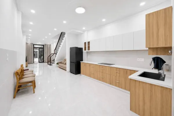House, 4 спальни, 300.00 м²
