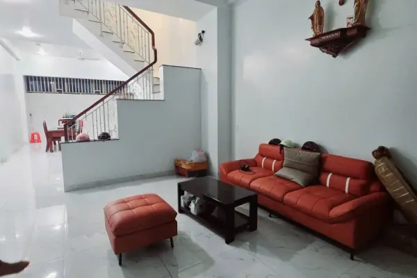 Дом, 4 спальни · 240 м²