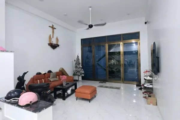 Дом, 4 спальни · 240 м² 3