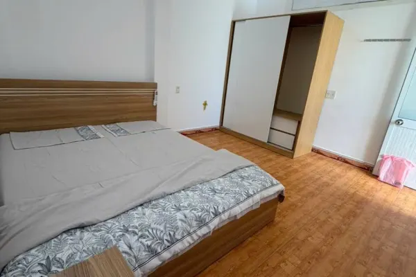 Дом, 3 спальни · 200 м²
