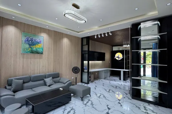 Дом, 3 спальни · 270 м²